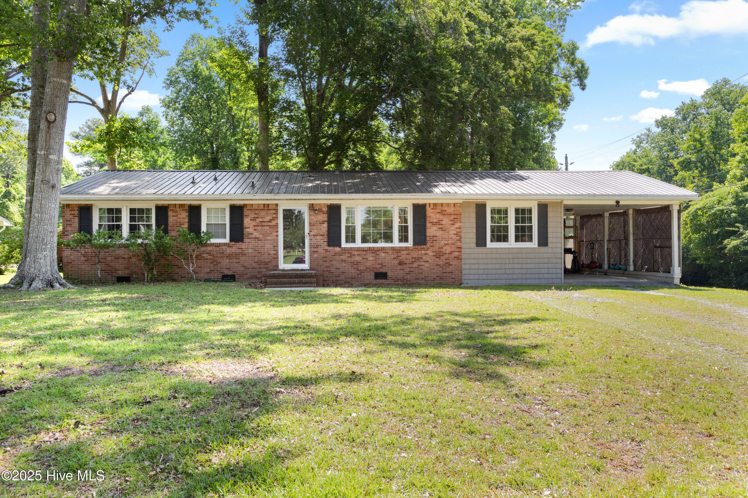 Property Photo: 201 McArthur Drive NC 28546