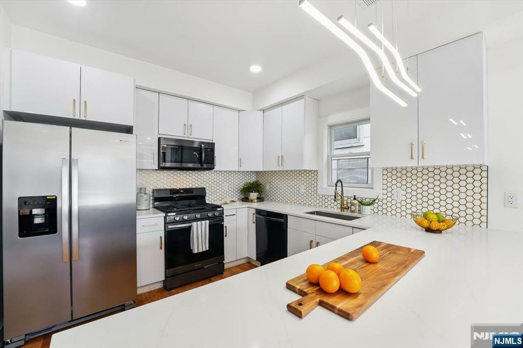 Property Photo:  54 Logan Avenue 1  NJ 07306 