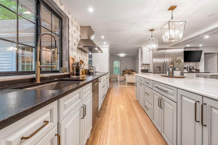 Property Photo: 4 Rockwood Lane NH 03053