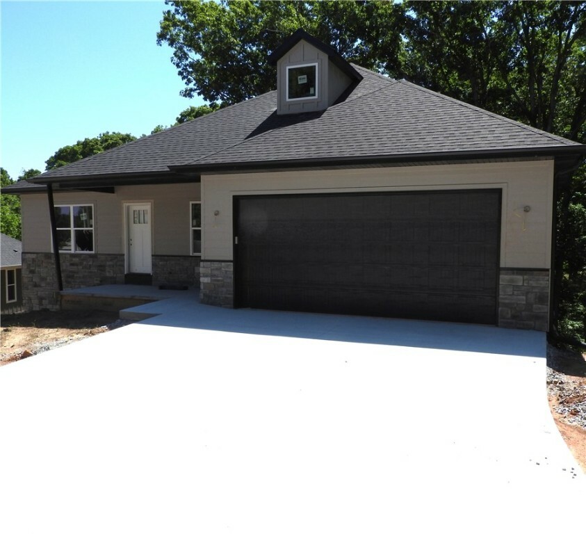 Property Photo: 6 Marionet Circle AR 72714
