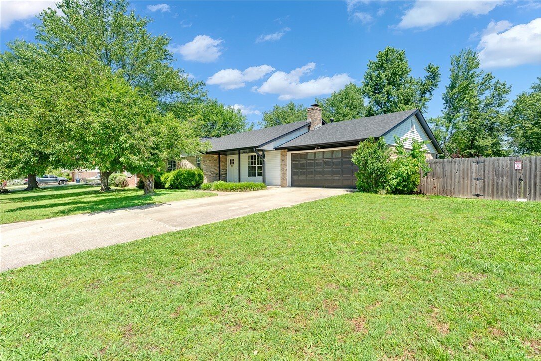 Property Photo: 1103 W Cottonwood Street AR 72758