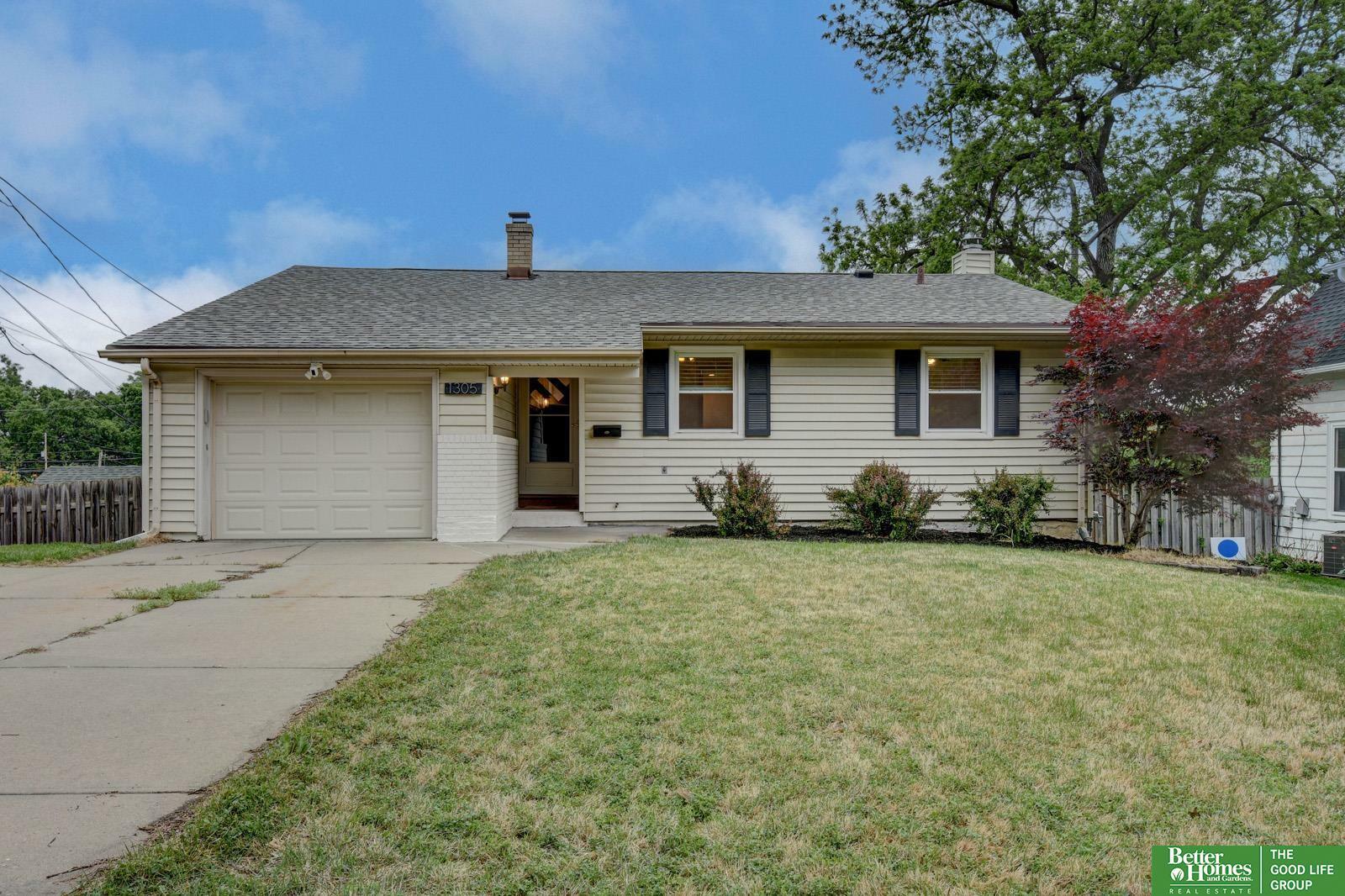 Property Photo: 1305 S 55th Avenue NE 68106