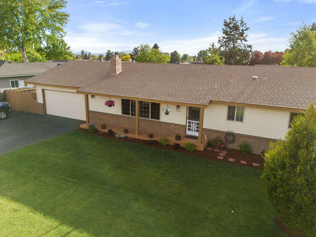 Property Photo:  3216 Raymond Street  OR 97603 