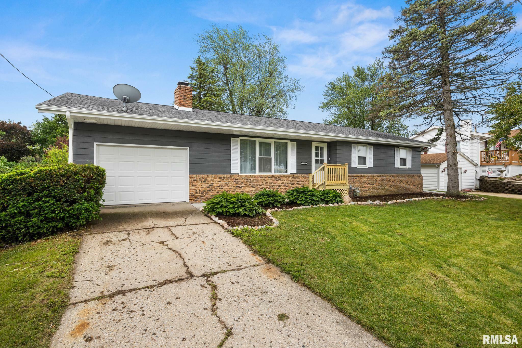 Property Photo: 208 W Graze Avenue IL 61525
