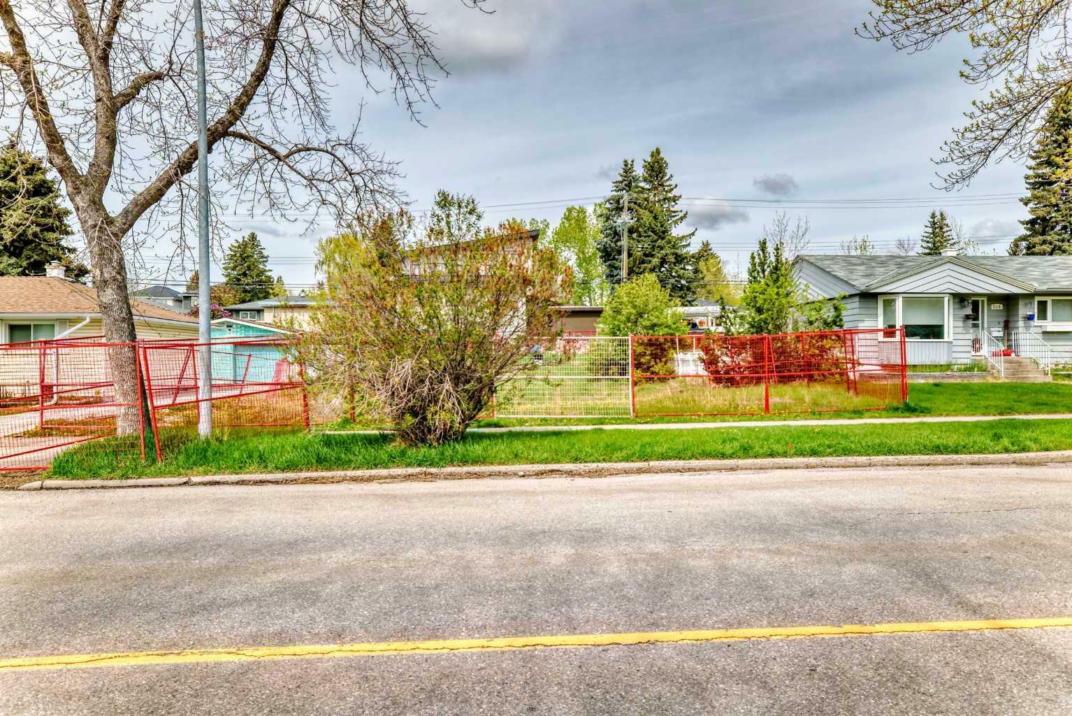 Property Photo:  521 Northmount Drive NW  AB T2K 3J1 