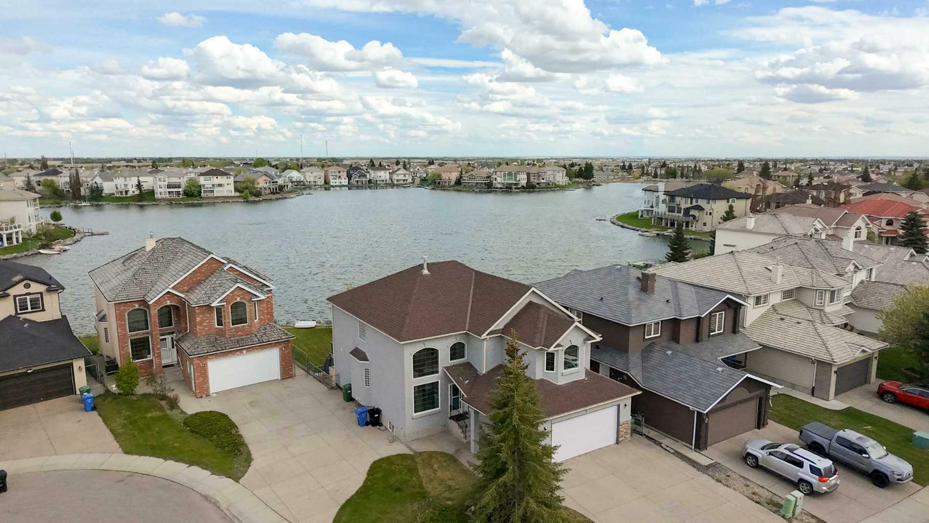 Property Photo: 151 Coral Shores Landing NE AB T3J 3J7