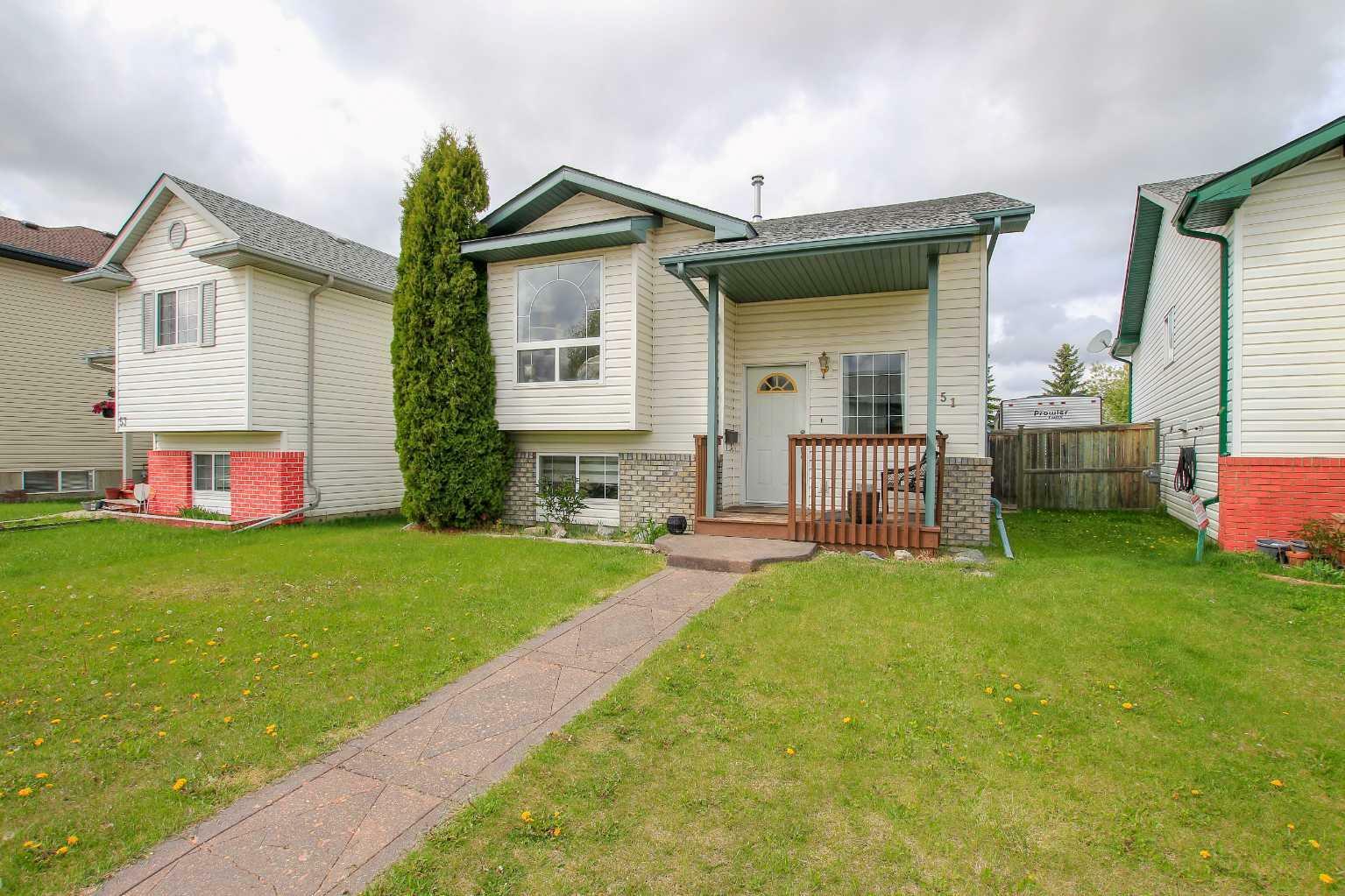Property Photo: 51 Durand Crescent AB T4R 3A7