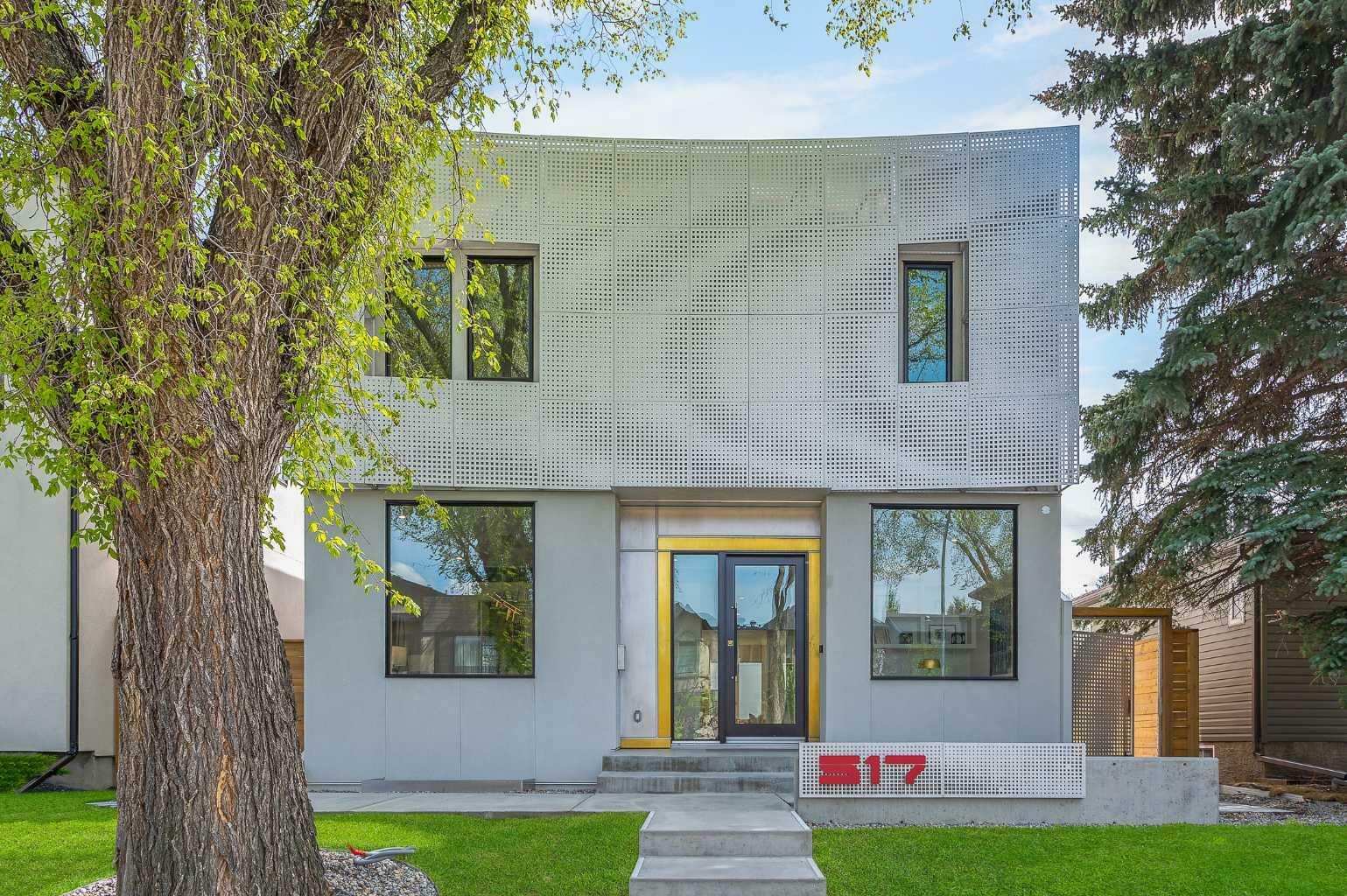 Property Photo: 517 28 Avenue NW AB T2M 2K9