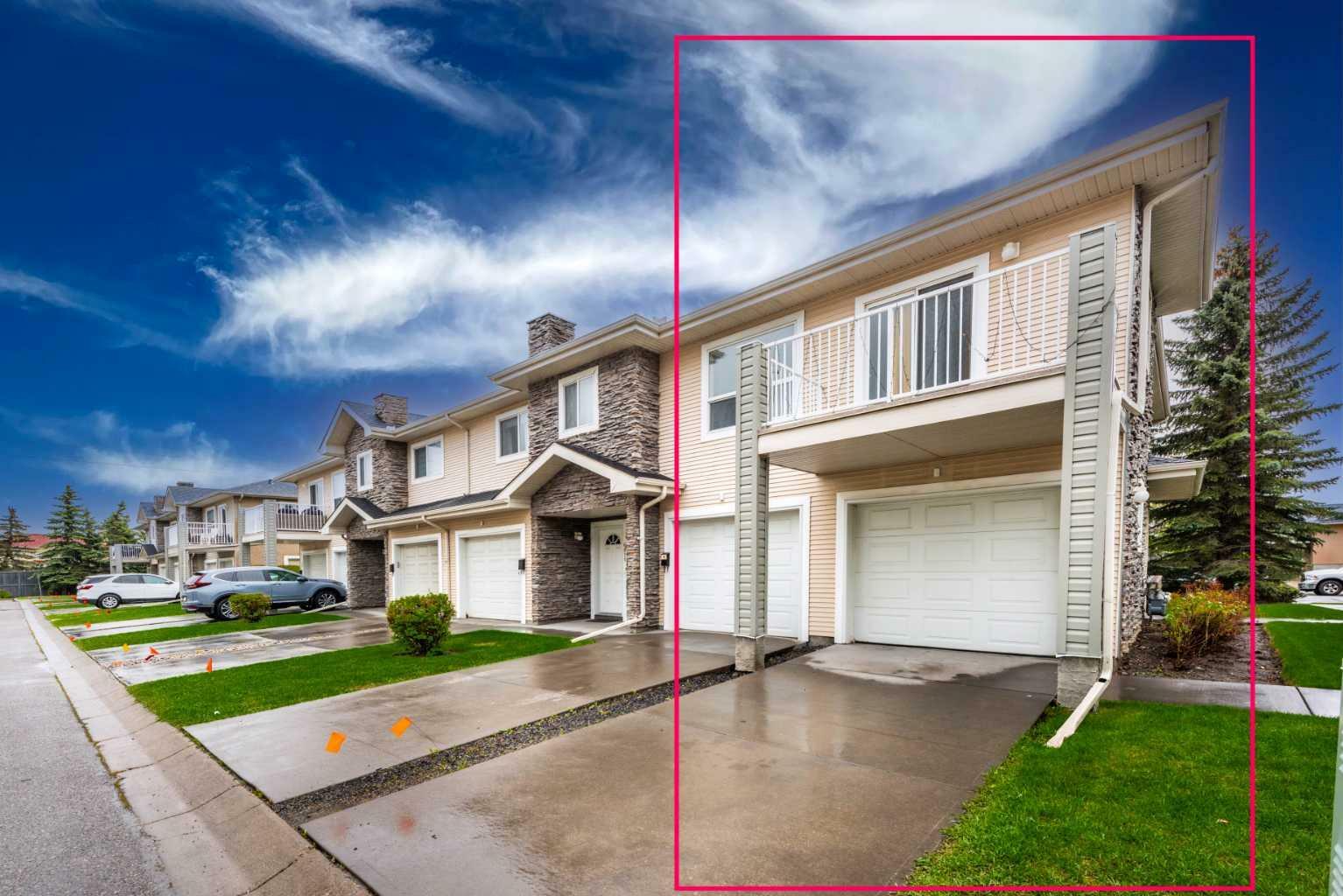 Property Photo:  6807 Pinecliff Grove NE  AB T1Y 7K8 