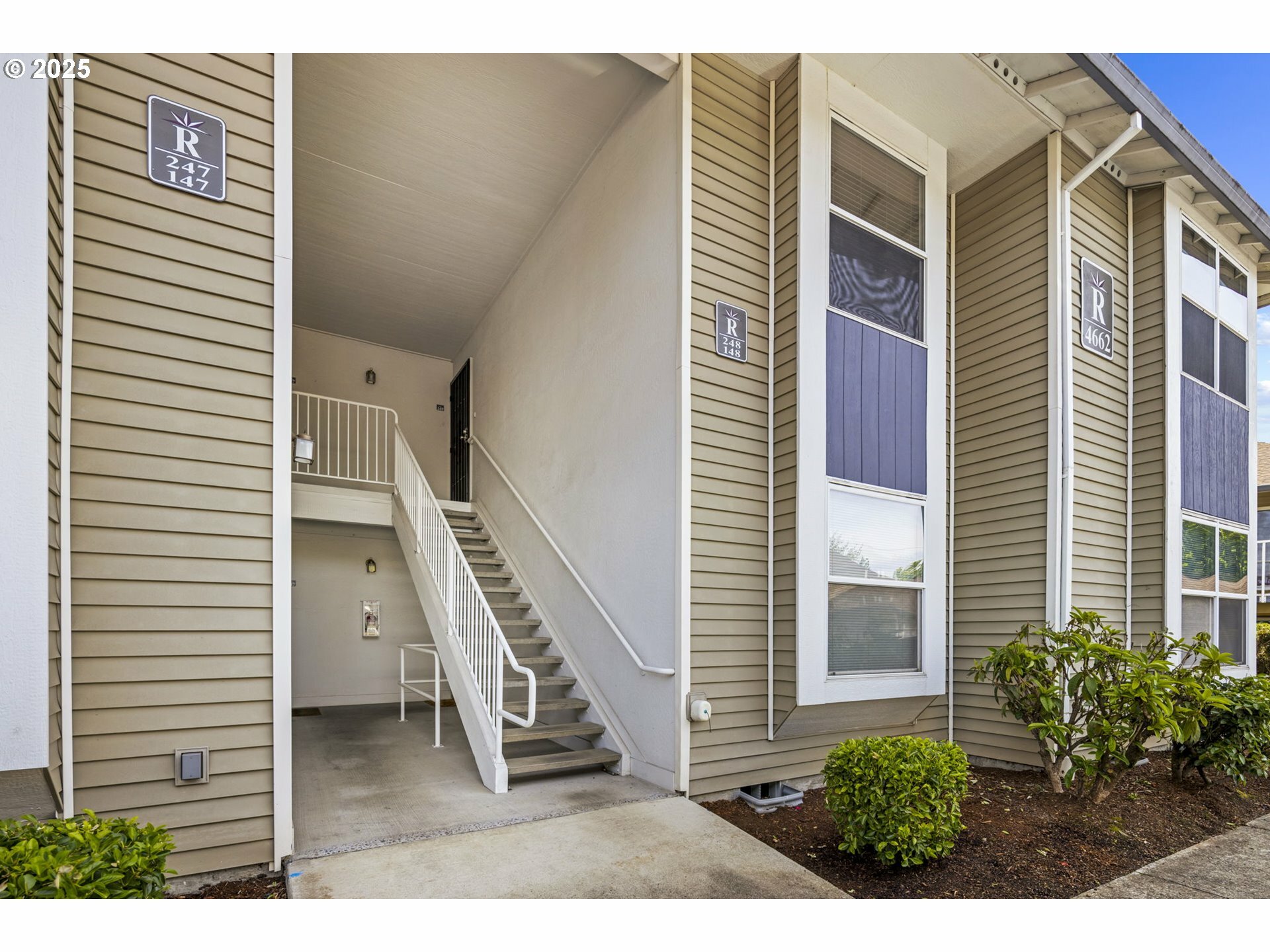 Property Photo: 4662 W Powell Blvd 248 OR 97030