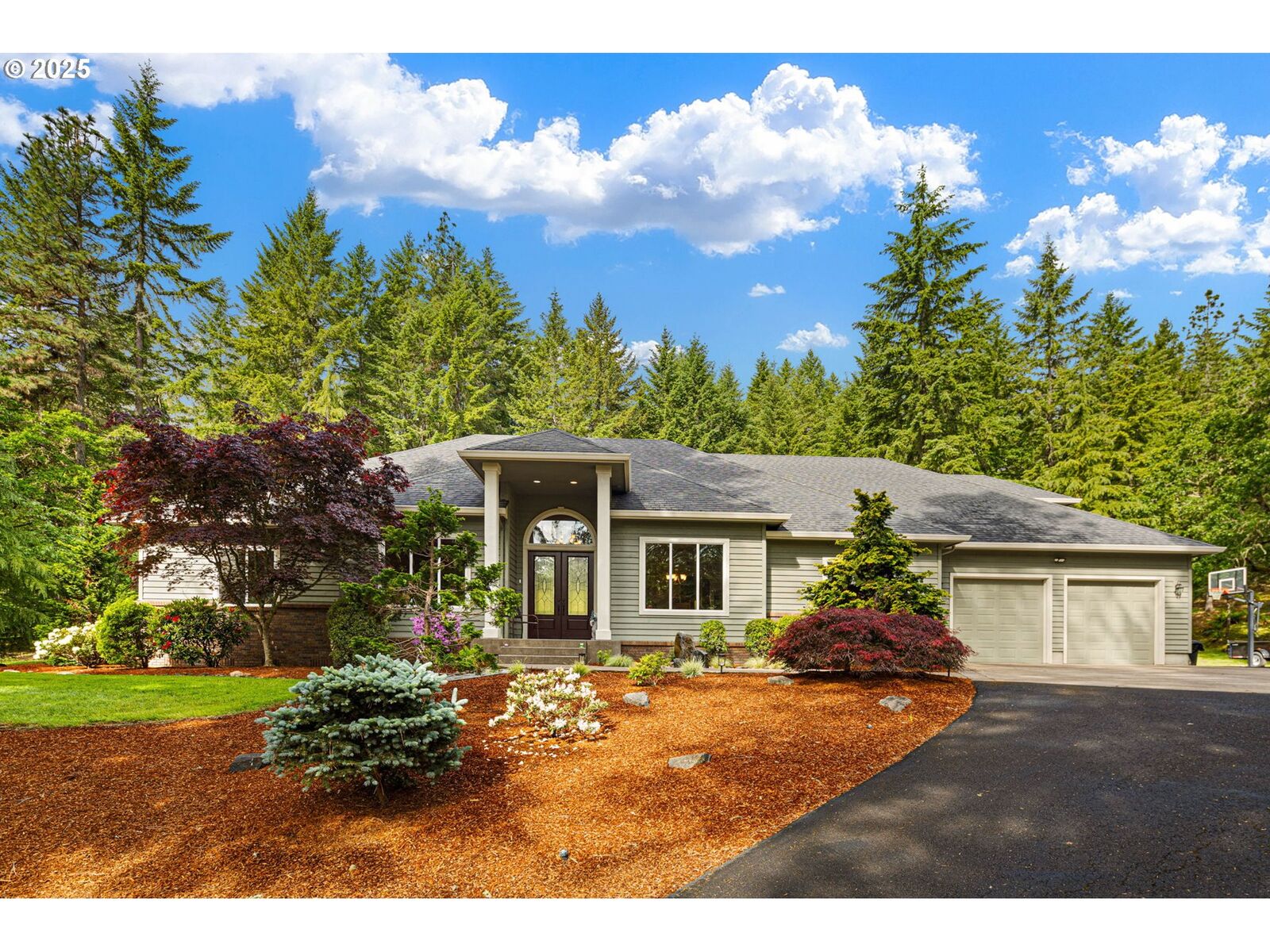 Property Photo: 28163 Skyridge Dr OR 97405