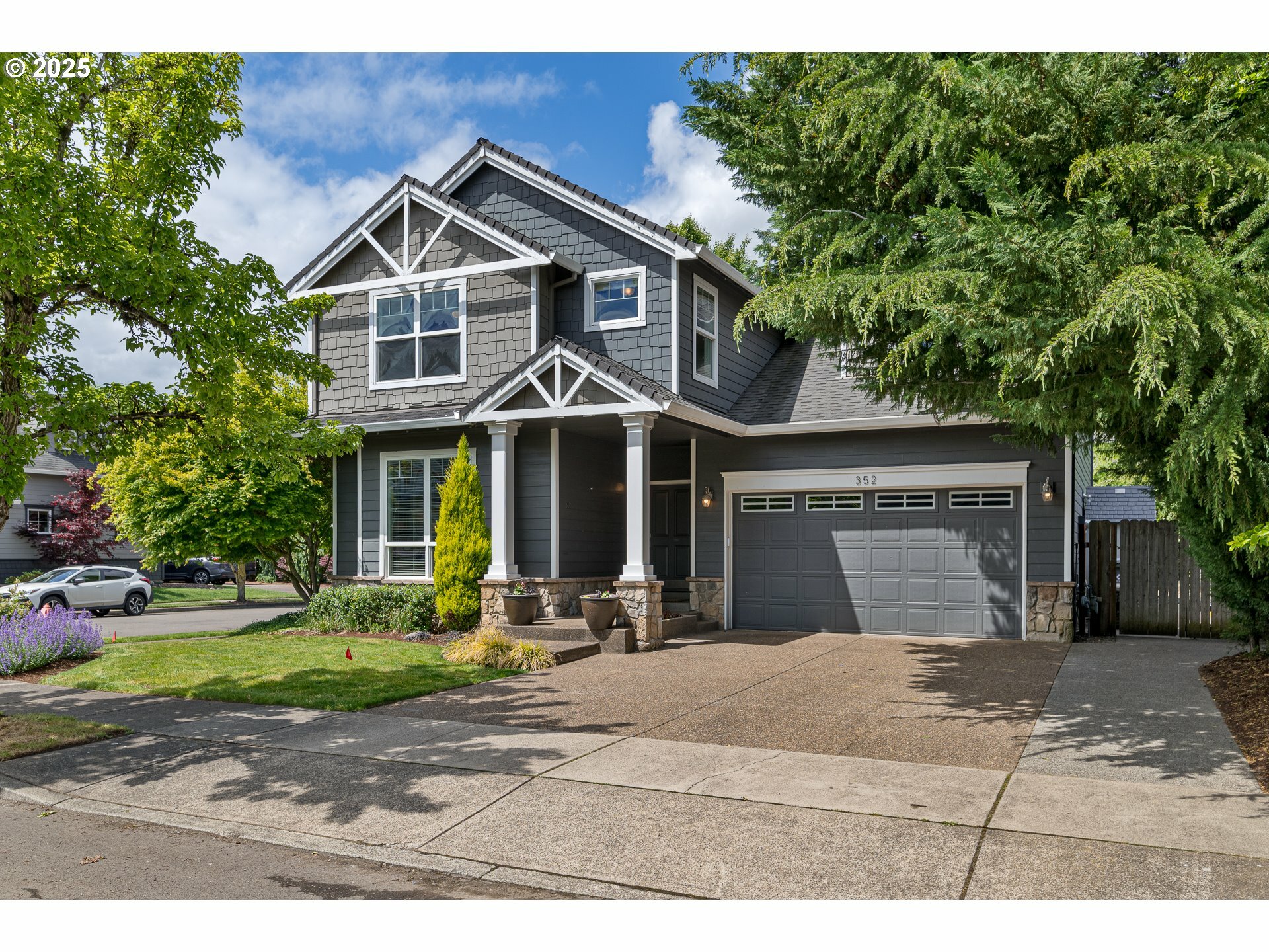 Property Photo: 352 SE 14th Pl OR 97013