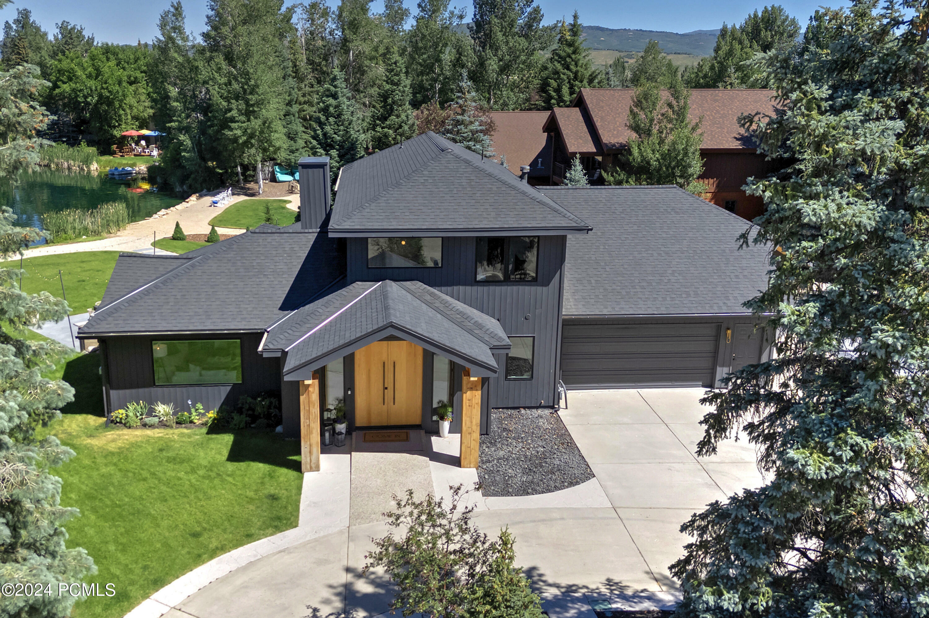 Property Photo: 1504 Lake Front Court UT 84098