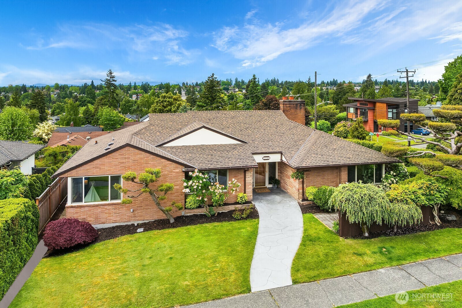 Property Photo: 6085 Ann Arbor Avenue NE WA 98115