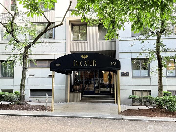 Property Photo:  1105  Spring Street 904  WA 98104 