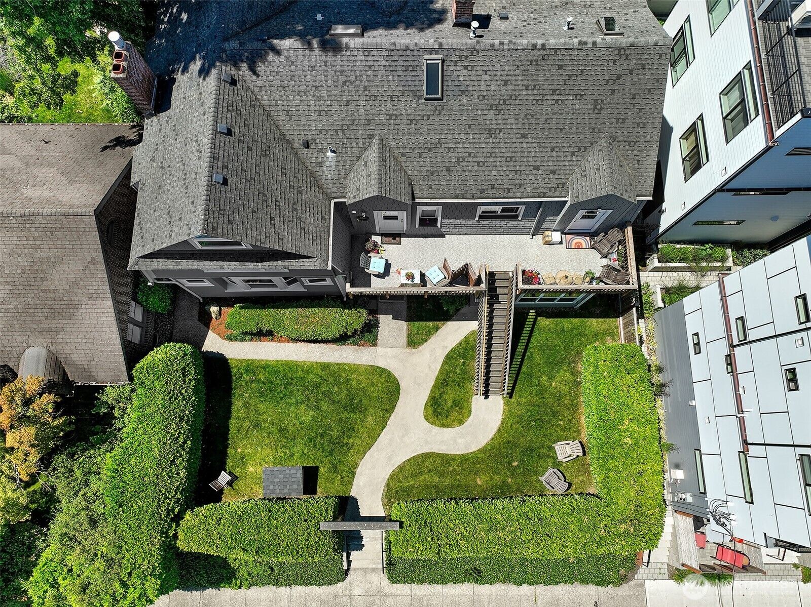 Property Photo: 1111 18th Avenue WA 98122