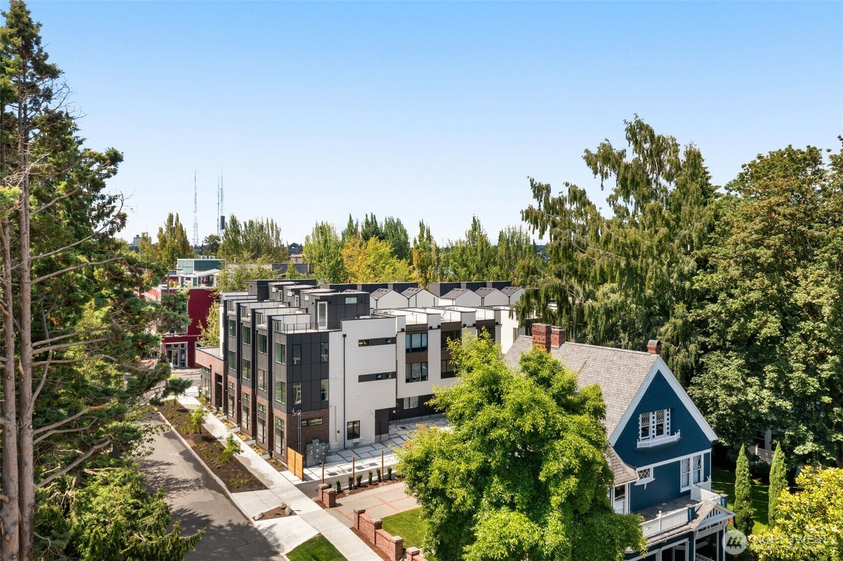 Property Photo: 1108 B 34th Avenue WA 98122