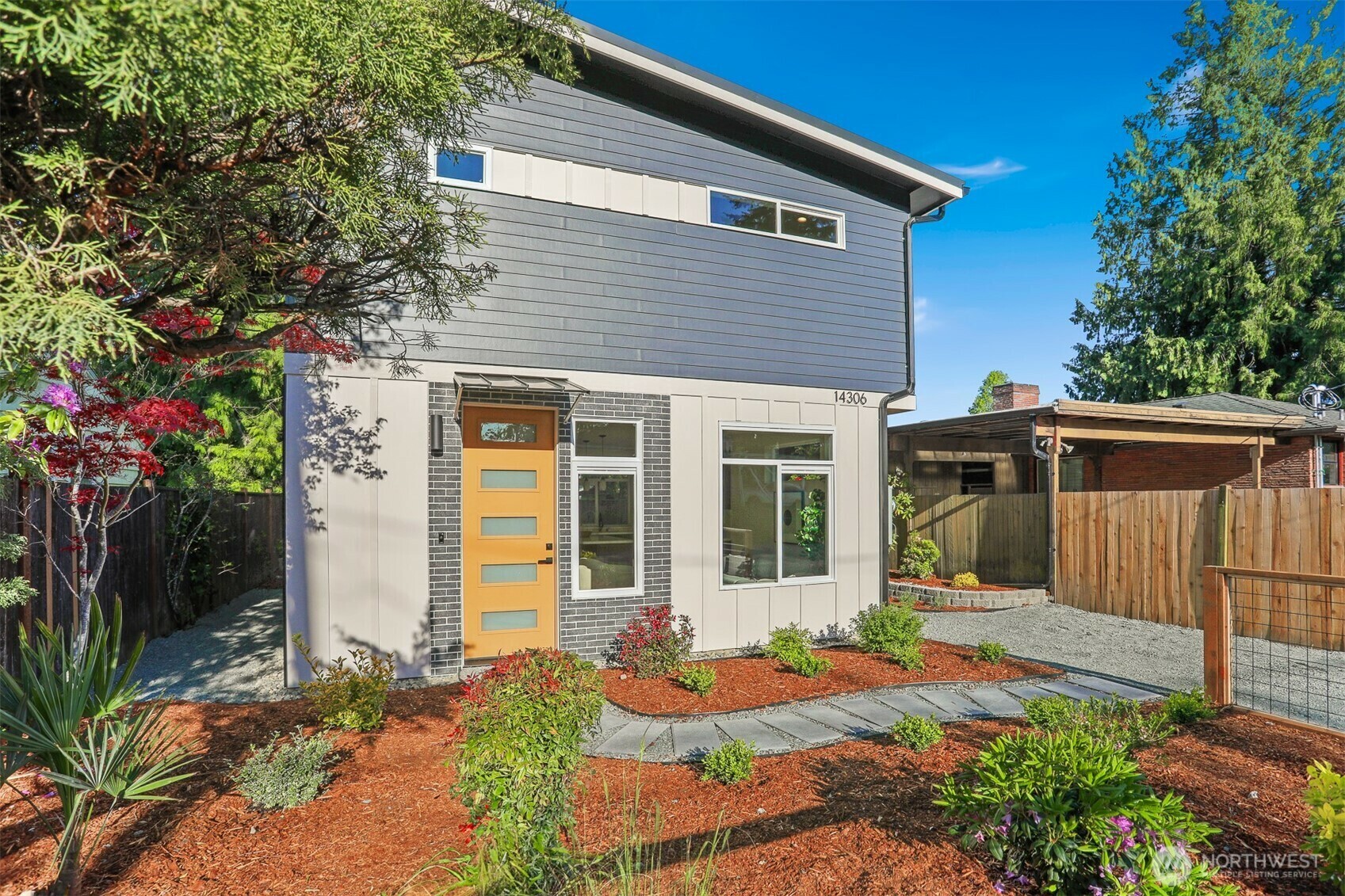 Property Photo:  14306  Dayton Avenue N  WA 98133 