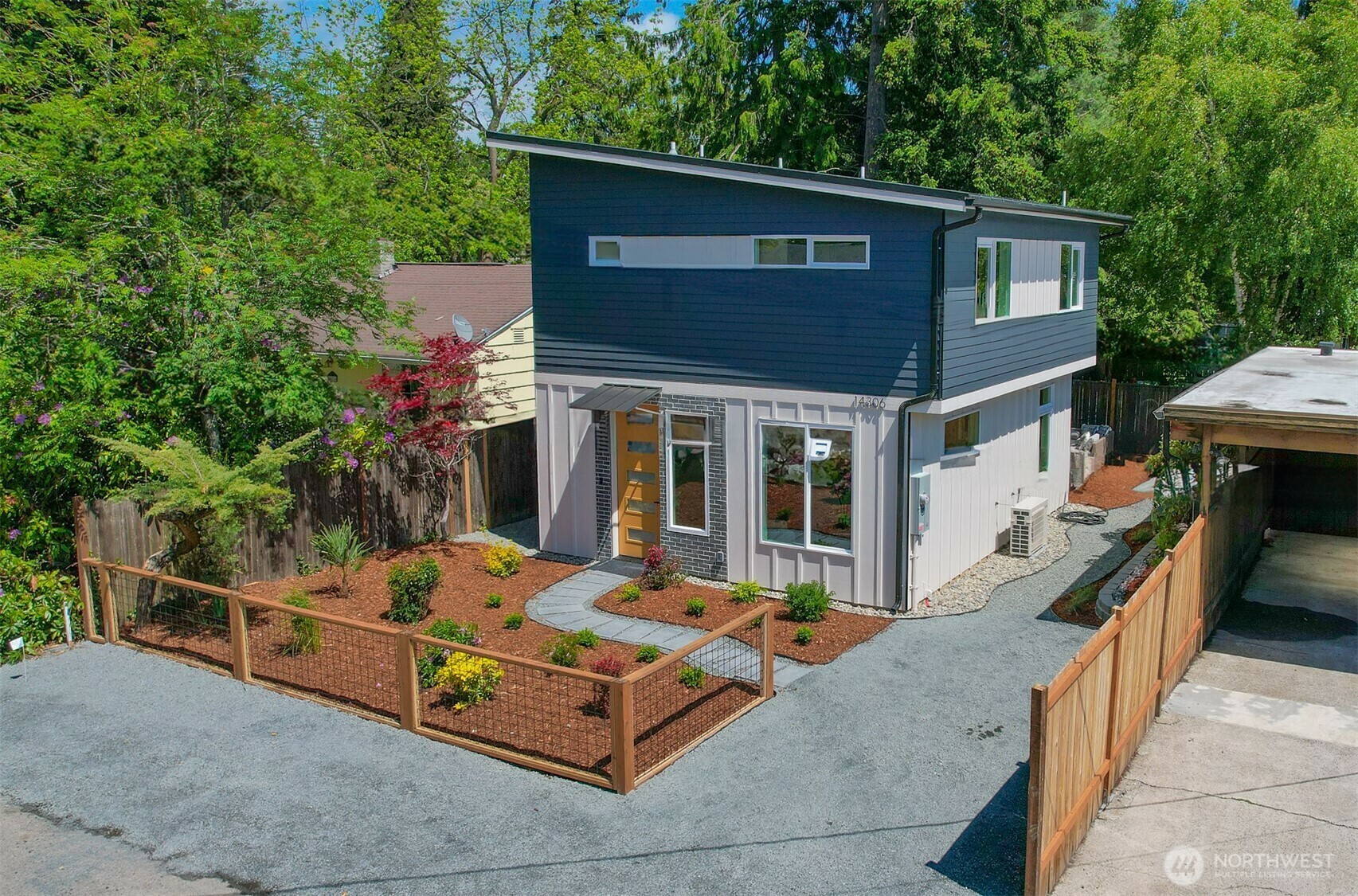 Property Photo: 14306 Dayton Avenue N B WA 98133