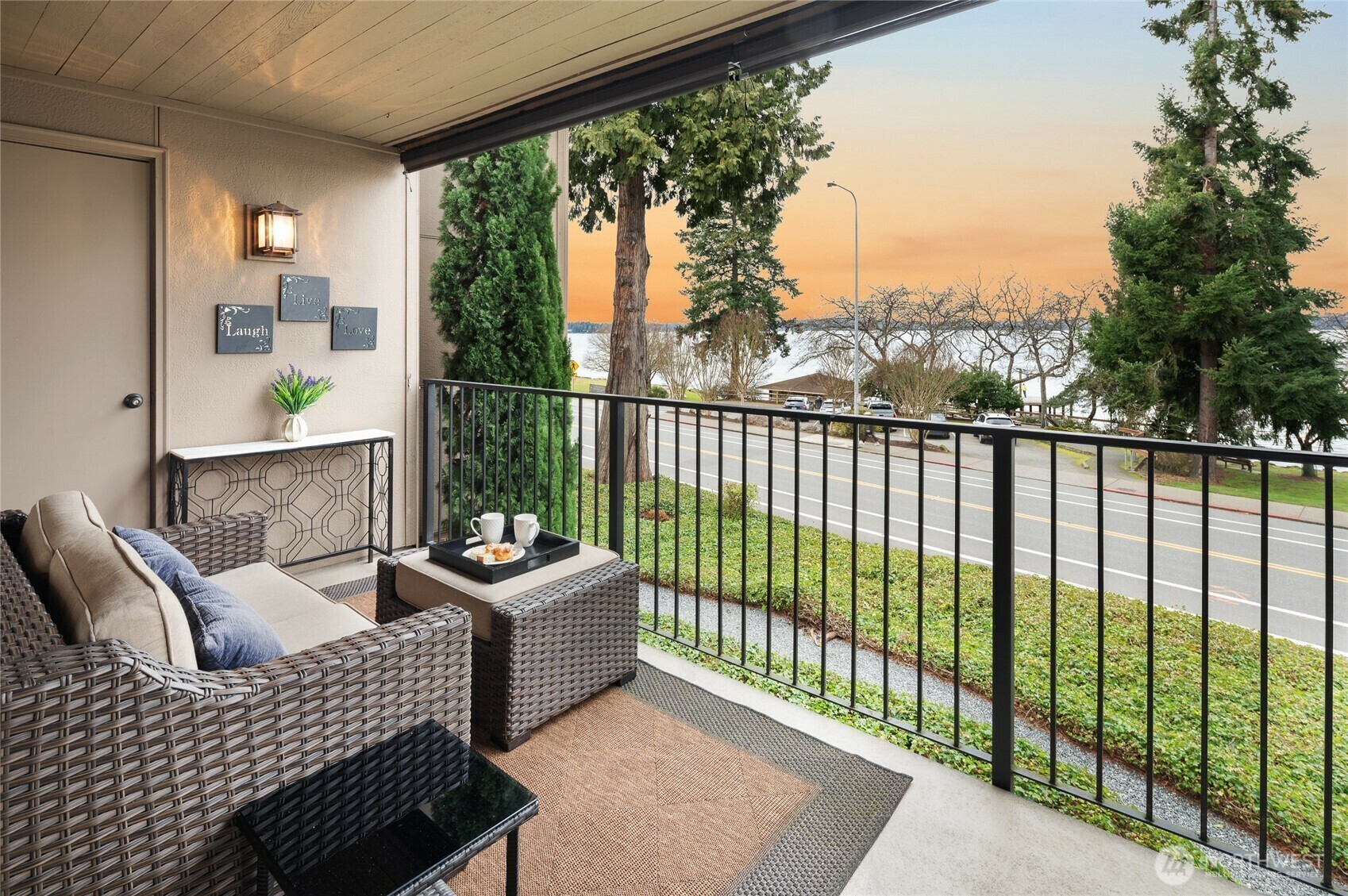 Property Photo: 6736 Lake Washington Boulevard NE 8 WA 98033