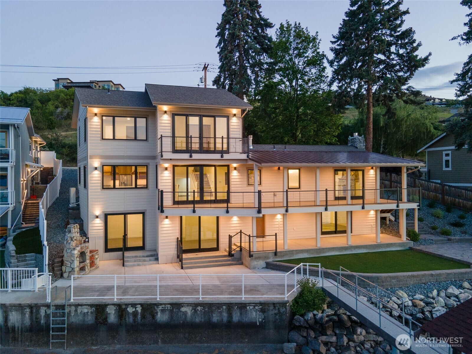 Property Photo: 972 S Lakeshore Road WA 98816