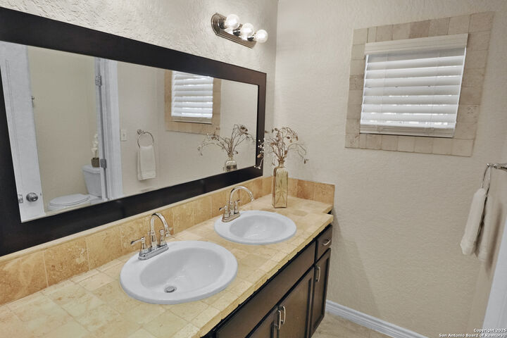 Property Photo: 230 Tammy Dr TX 78216