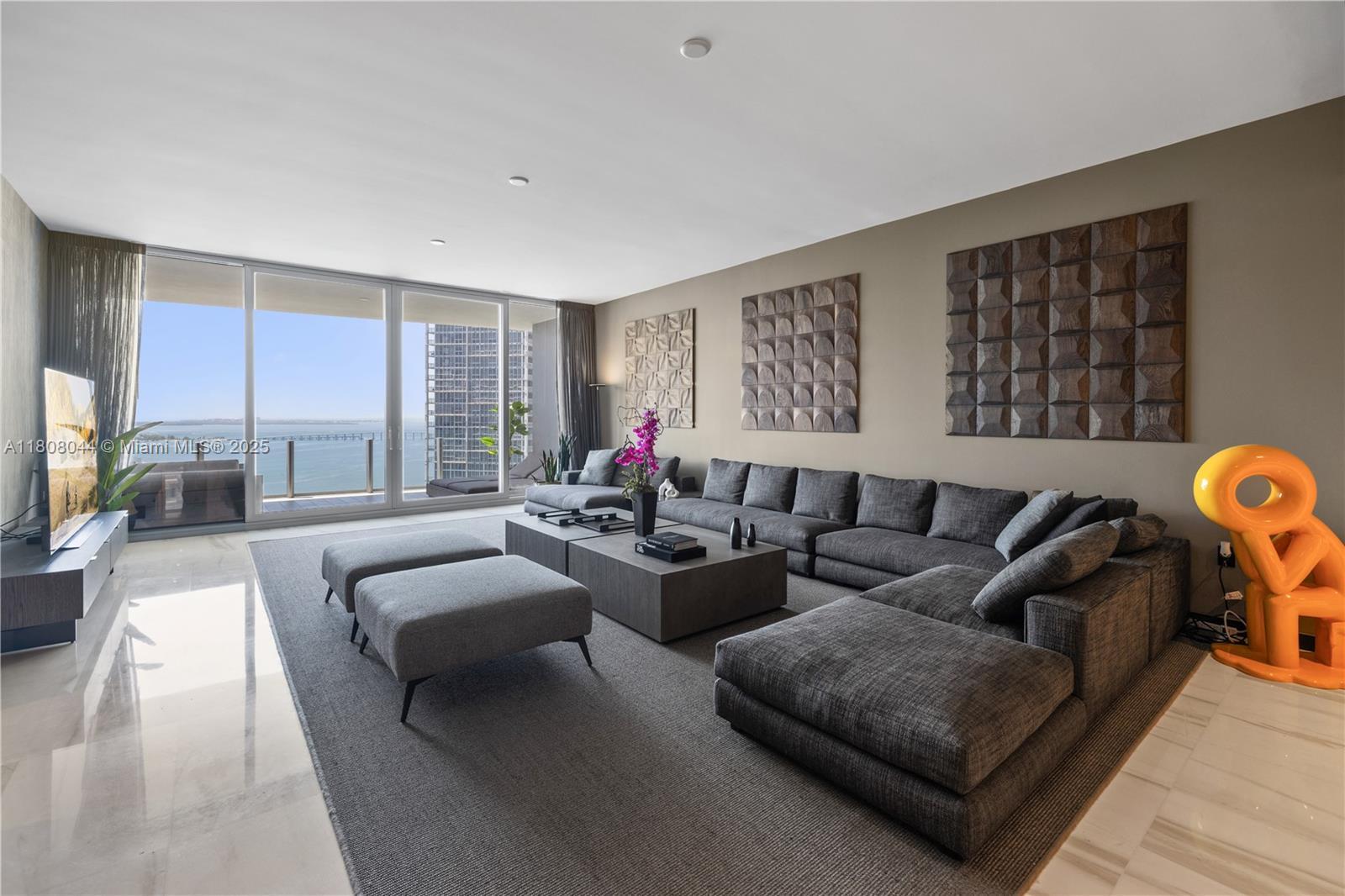 Property Photo: 300 Biscayne Blvd Way 3104 FL 33131