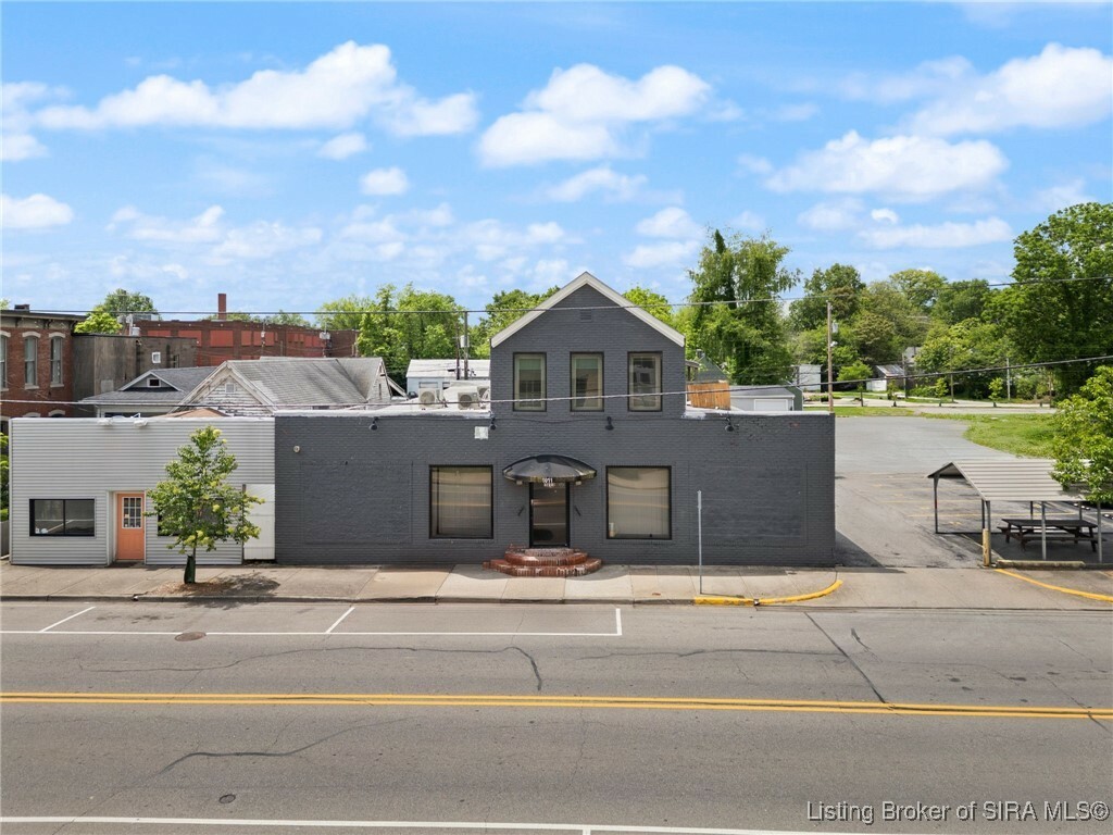 Property Photo: 1011 Vincennes Street 5 IN 47150