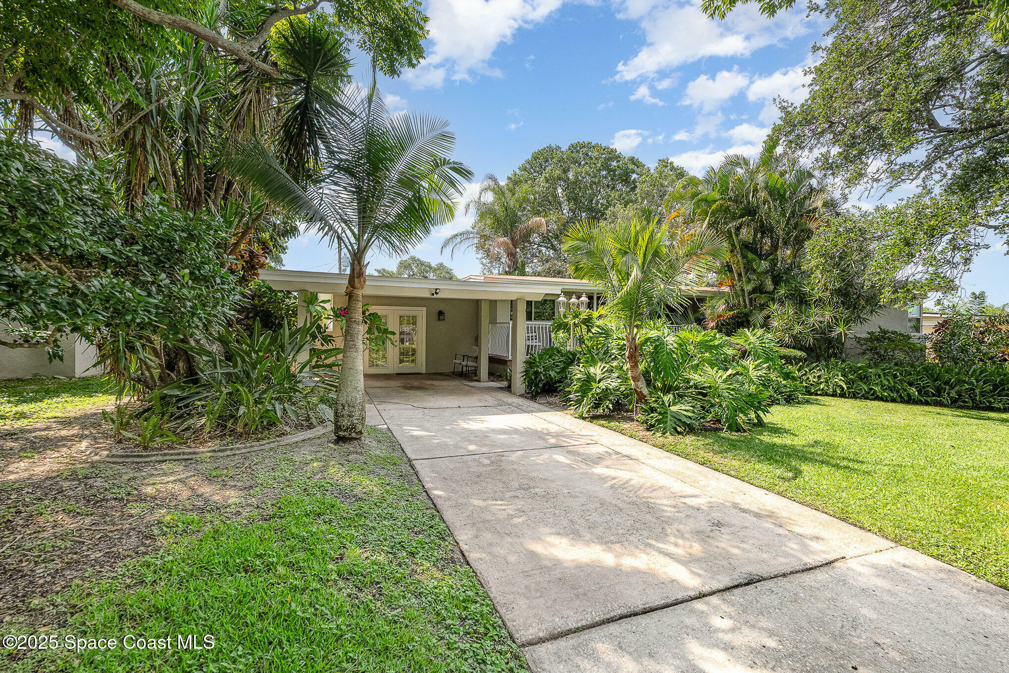 Property Photo: 118 S Indian Circle FL 32922