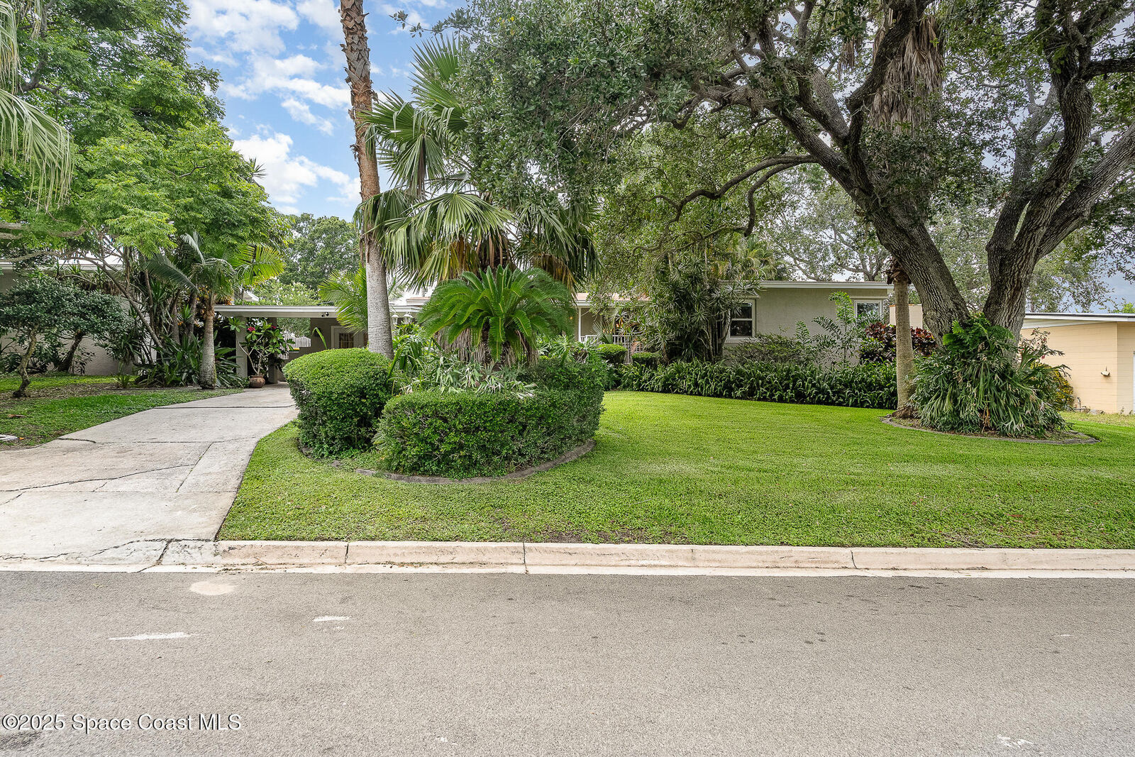 Property Photo:  118 S Indian Circle  FL 32922 