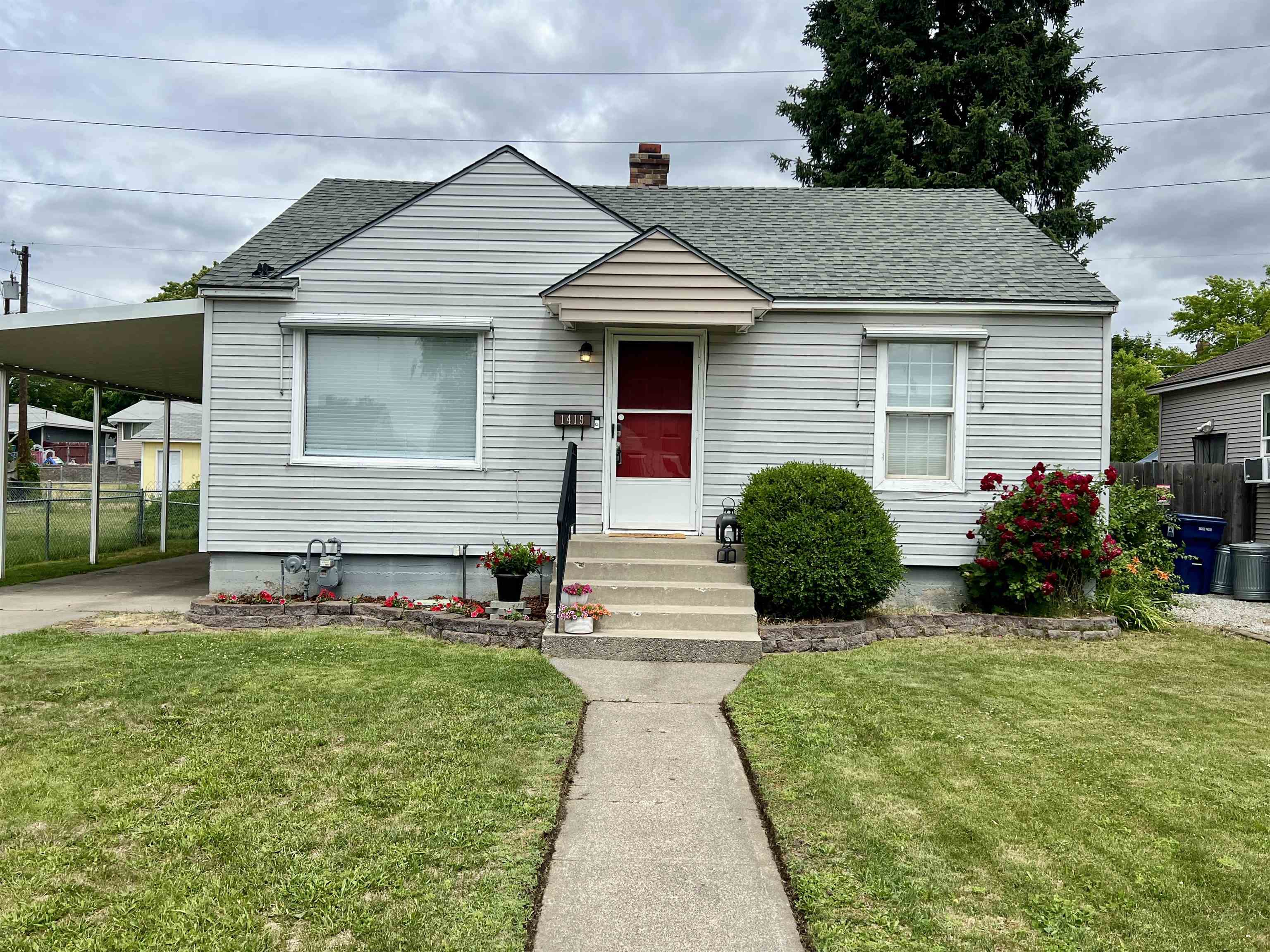 Property Photo: 1419 E Glass Ave WA 99207