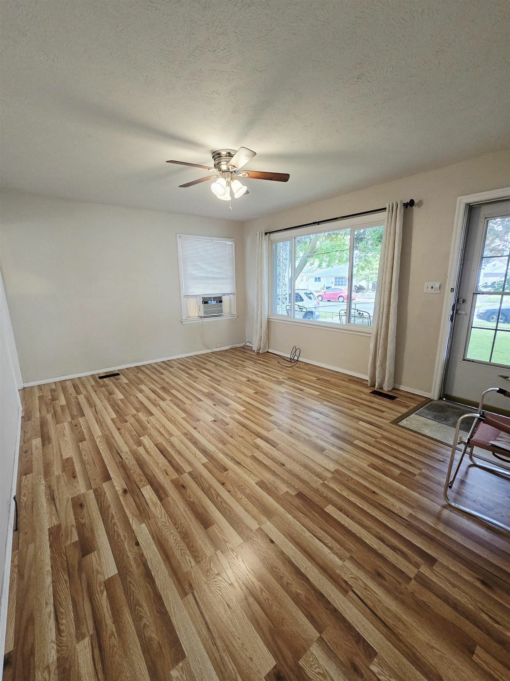 Property Photo: 1304 E Hoffman Ave WA 99207