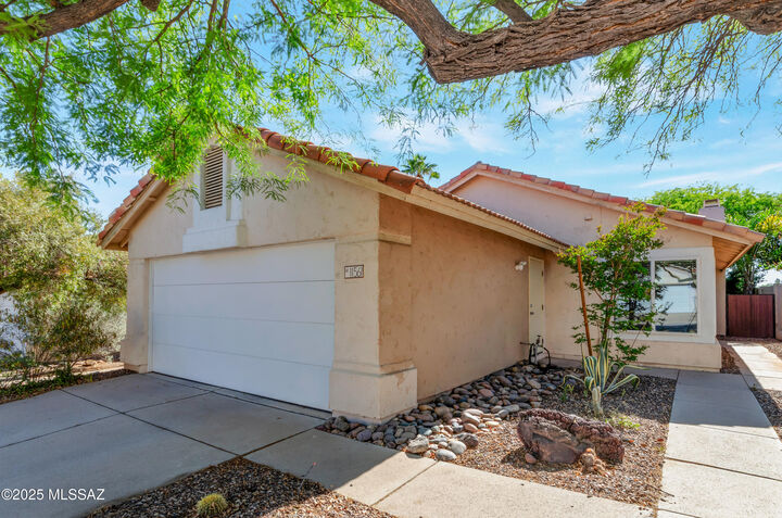 Property Photo:  11561 N Eagle Peak Drive  AZ 85737 