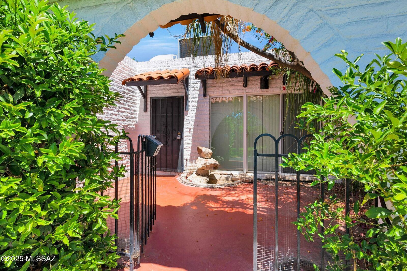 Property Photo: 708 W Roller Coaster Road AZ 85704