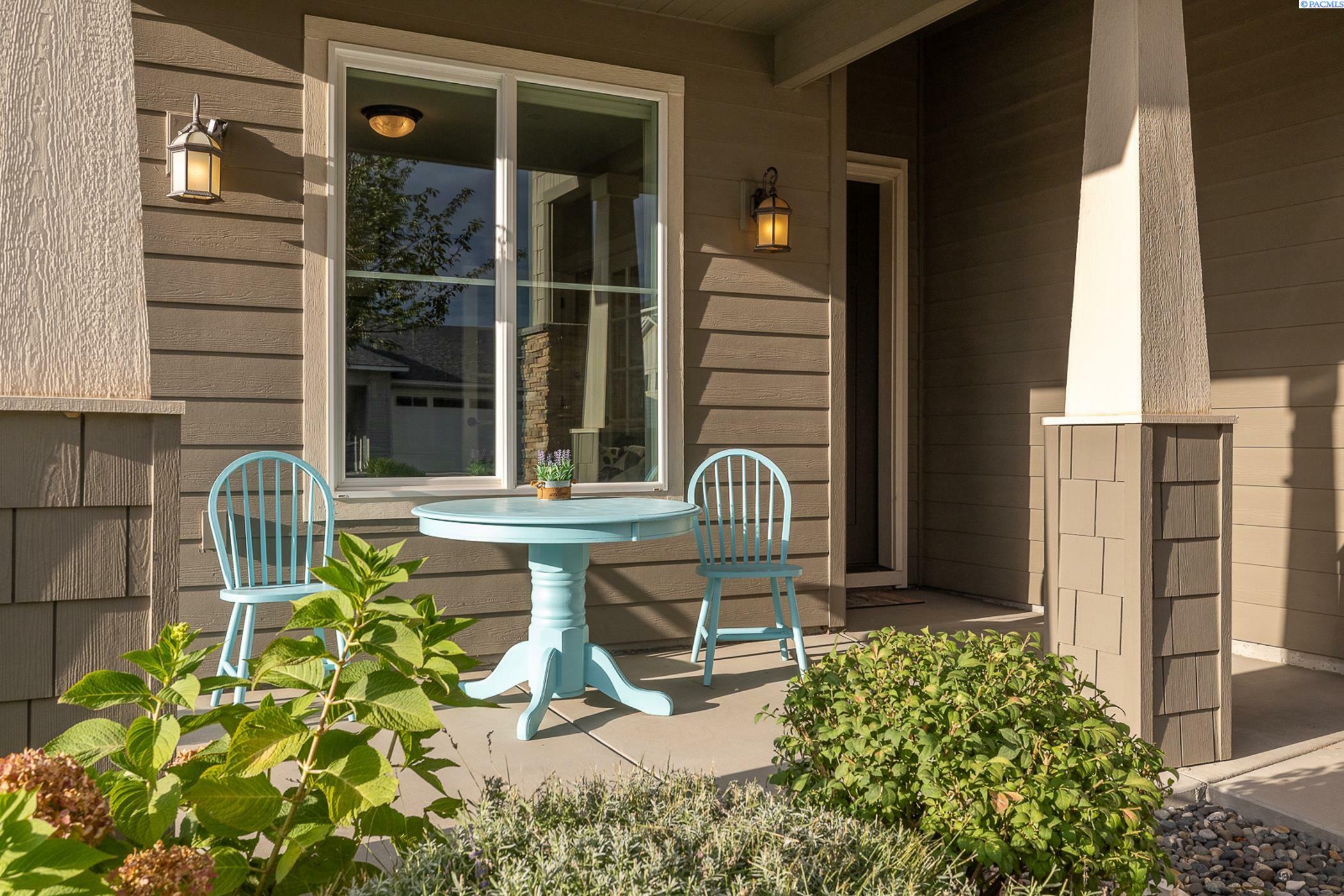 Property Photo: 4868 Smitty Dr WA 99352