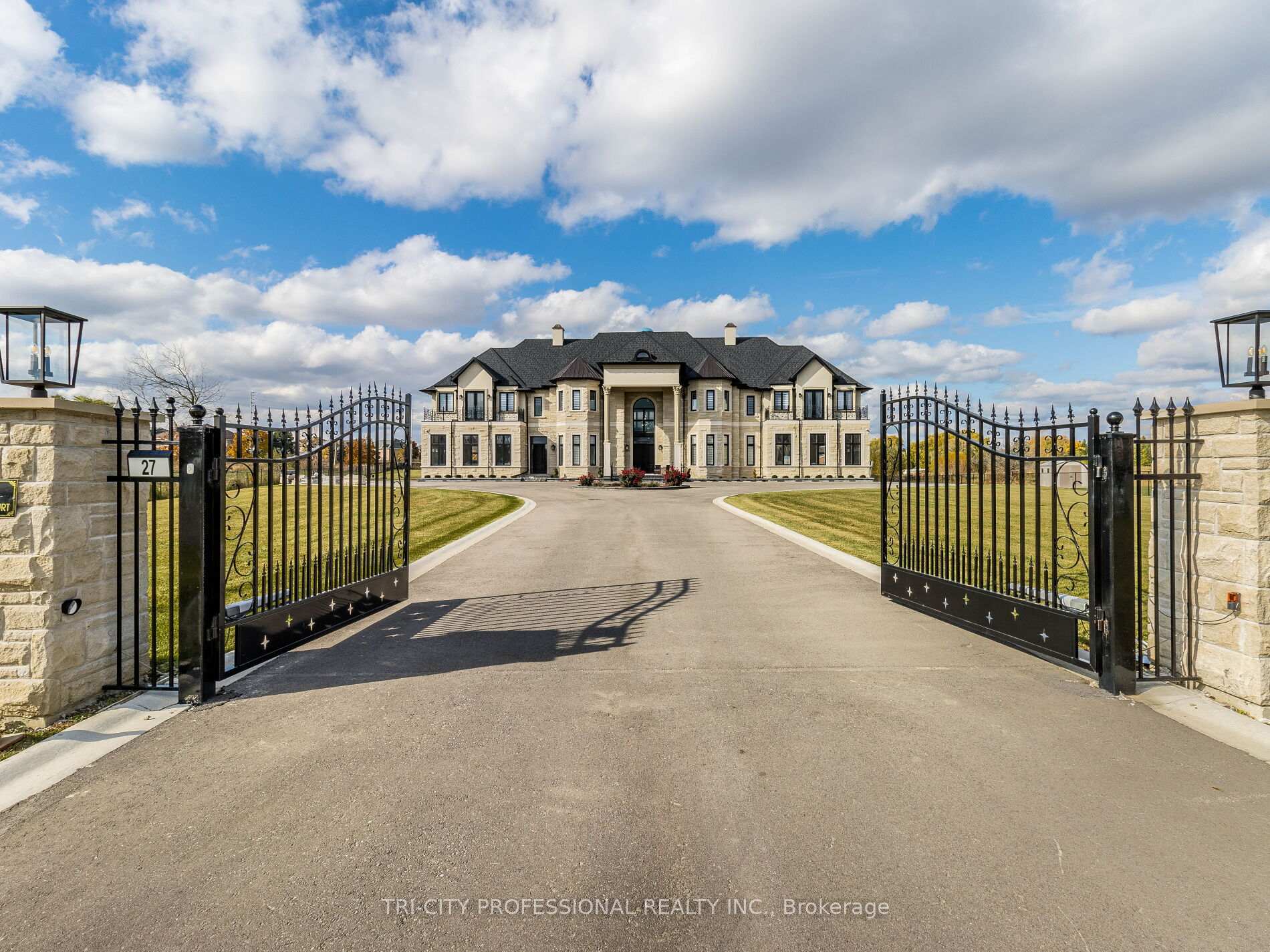 Property Photo: 27 Morris Court ON L6P 0G7