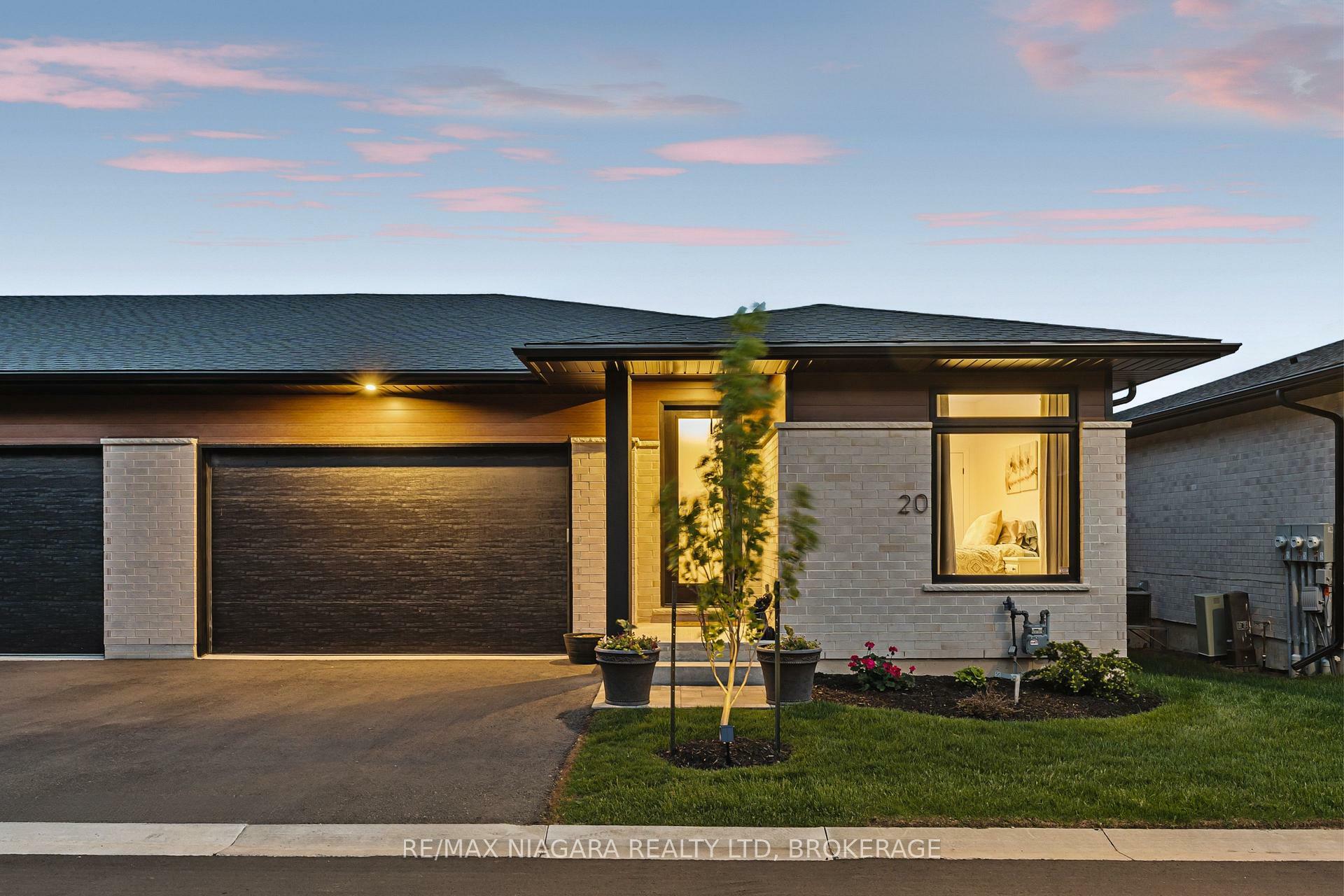 Property Photo: 300 Richmond Street 20 ON L2V 0L6