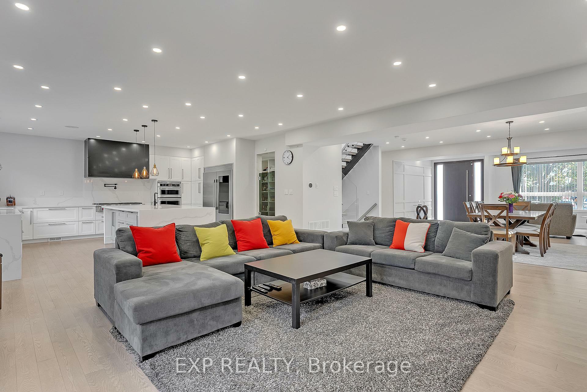 Property Photo:  393 Burnhamthorpe Road  ON M9B 2A7 