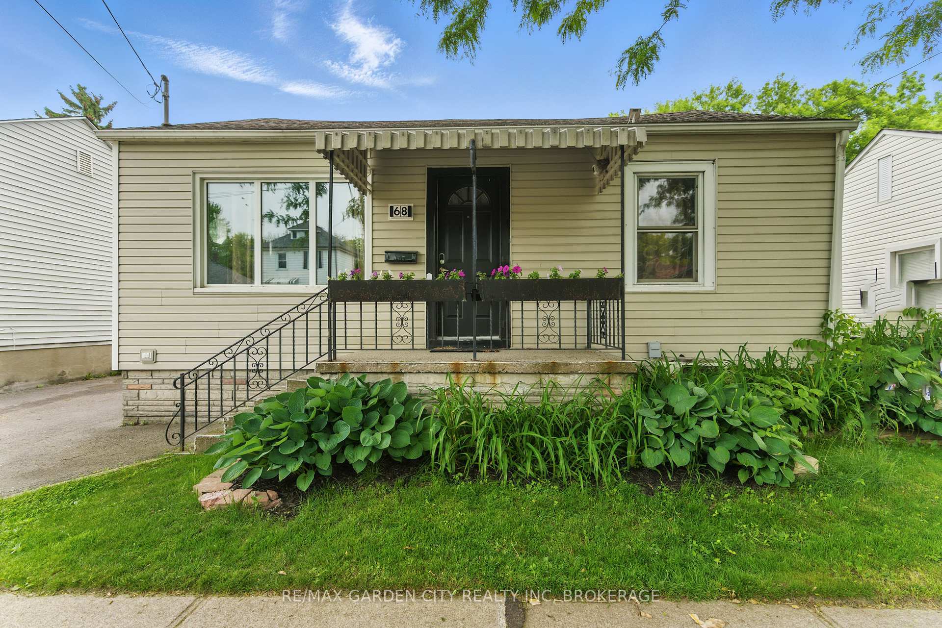 Property Photo: 68 Carlton Street ON L2R 1P8