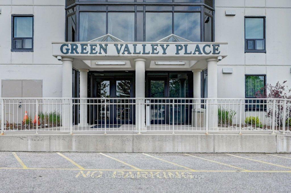 Property Photo: 35 Green Valley Drive 1214 ON N2P 2A5