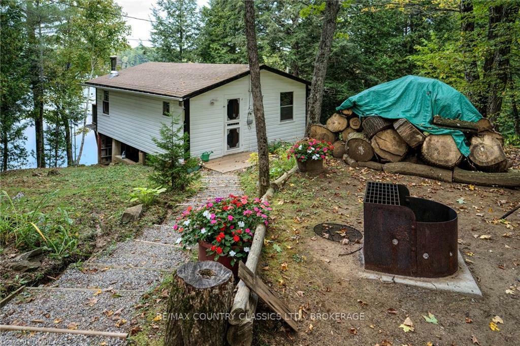 Property Photo: 1054 Earl Bay Lane ON K0H 1B0