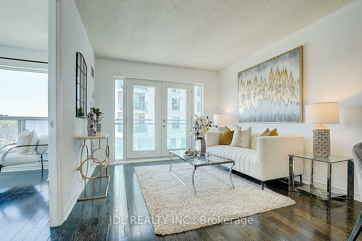 Property Photo: 600 Queens Quay W 711 ON M5V 3M3