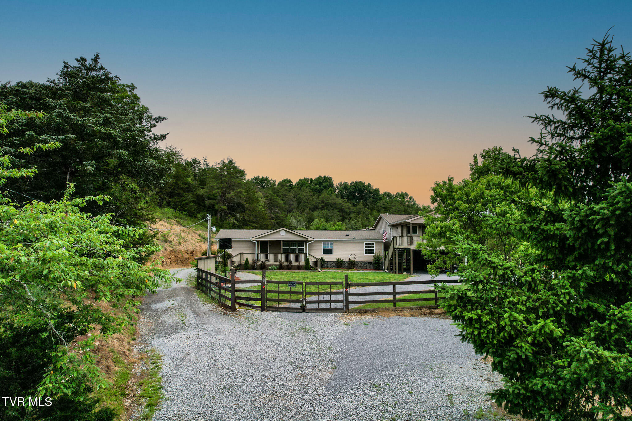 Property Photo: 558 Oakland Drive TN 37713