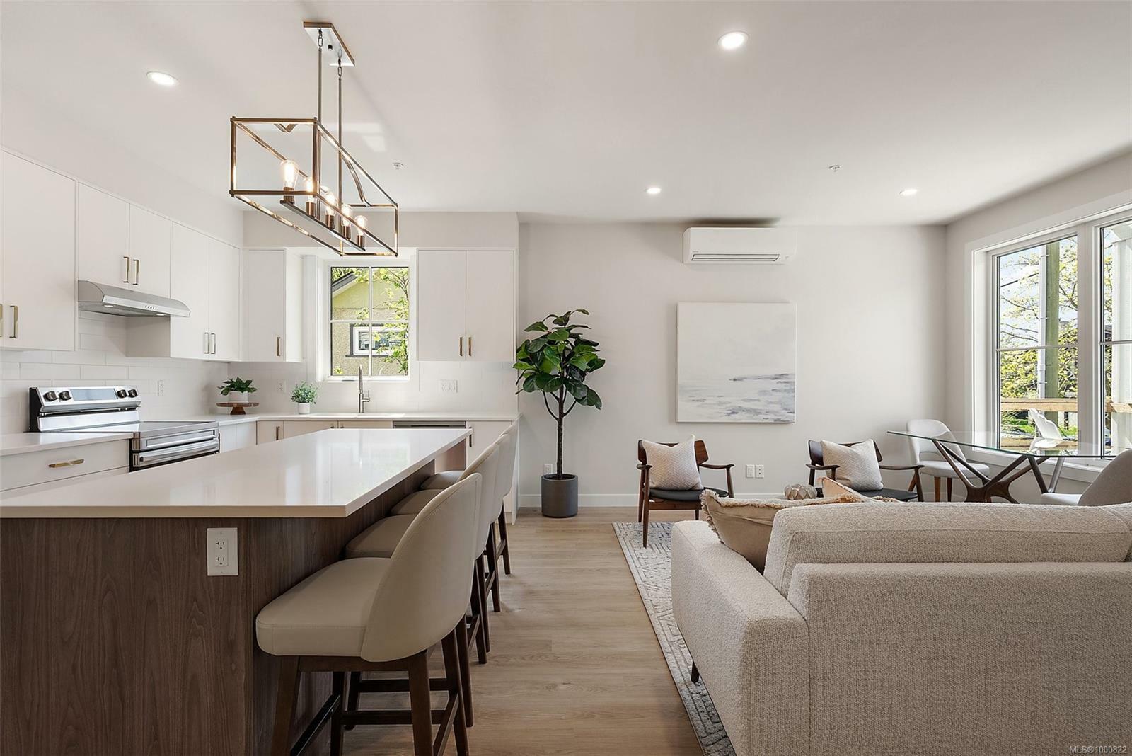 Property Photo: 483 South Joffre St 202 BC V9A 6C7