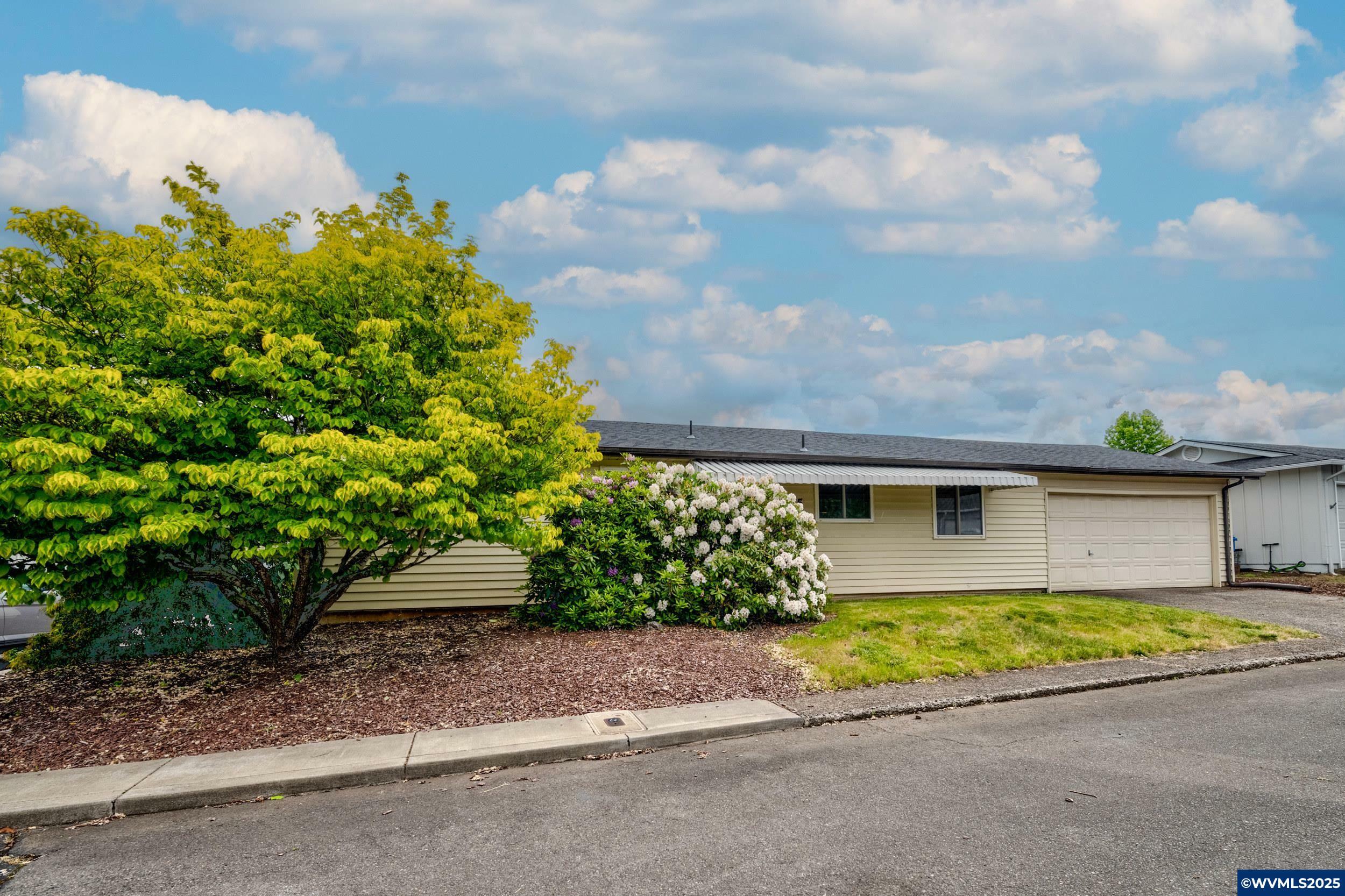 Property Photo: 935 Genie Ct SE OR 97306