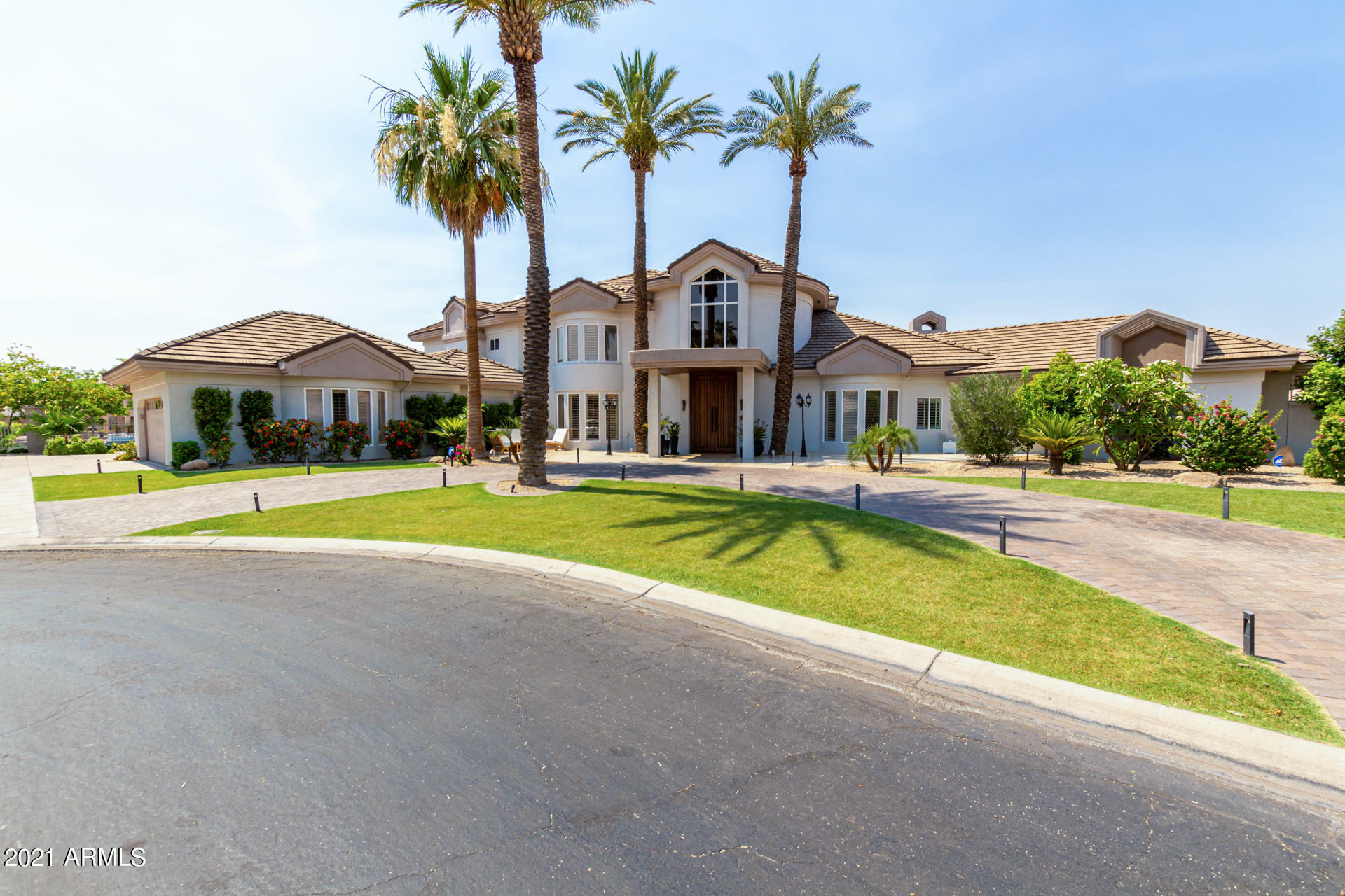 Property Photo: 1502 E Treasure Cove Drive AZ 85234