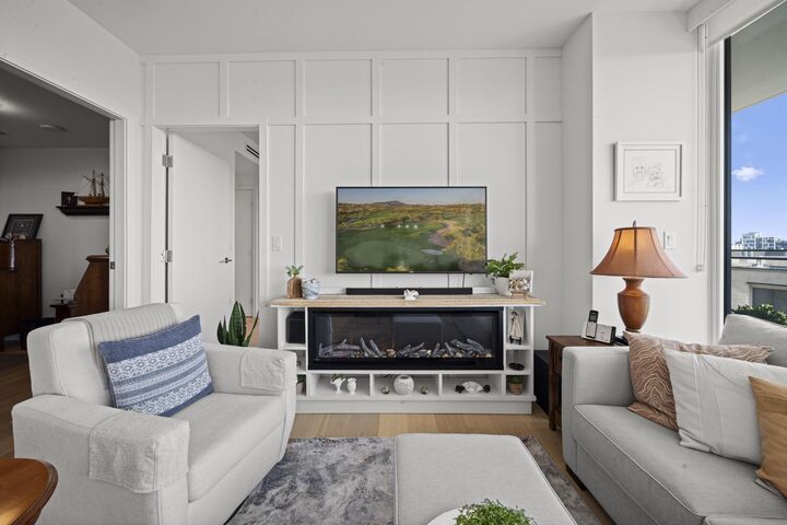 Property Photo: 1439 George Street 404 BC V4B 0B9