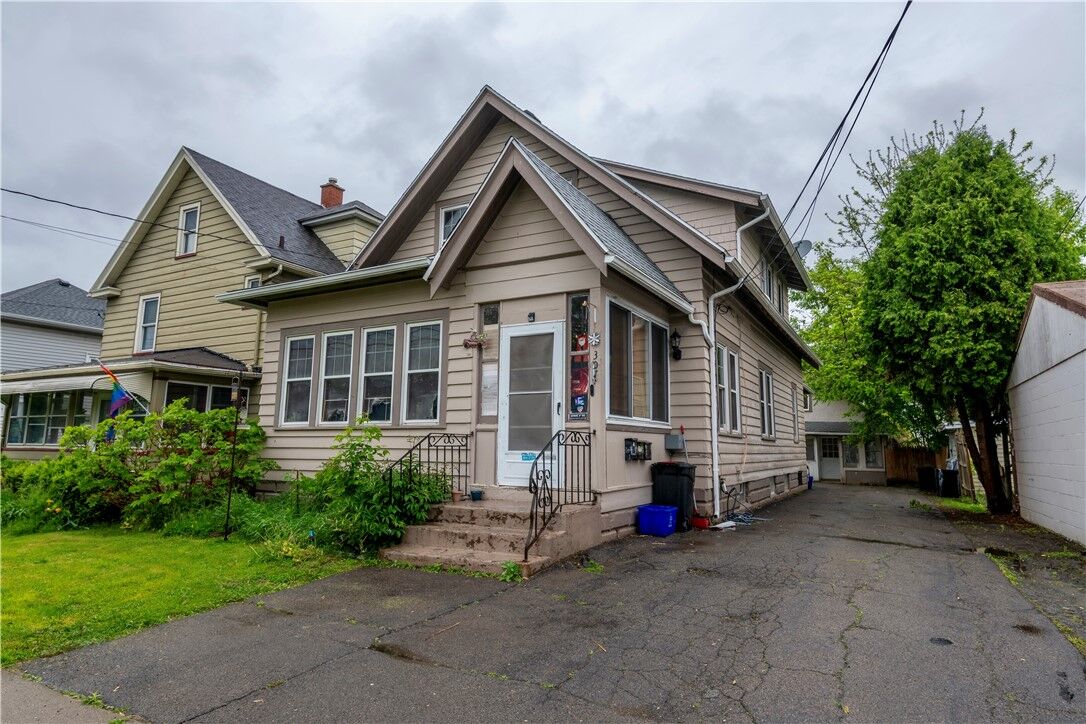 Property Photo:  307 West Avenue  NY 14445 