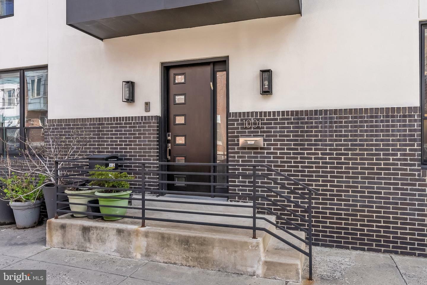 Property Photo: 1001 S Chadwick Street PA 19146