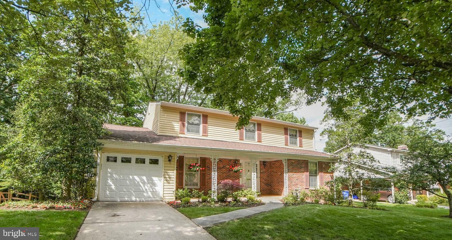 Property Photo: 11816 Prestwick Road MD 20854